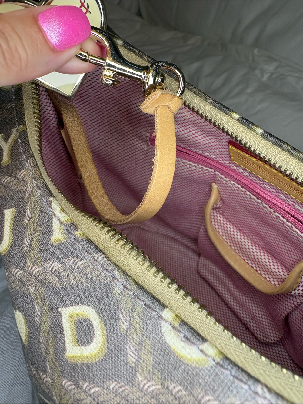 Dooney & Bourke Signature Bucket Shoulder Bag Coated Canvas. With Heart Charm - Picture 8 of 12